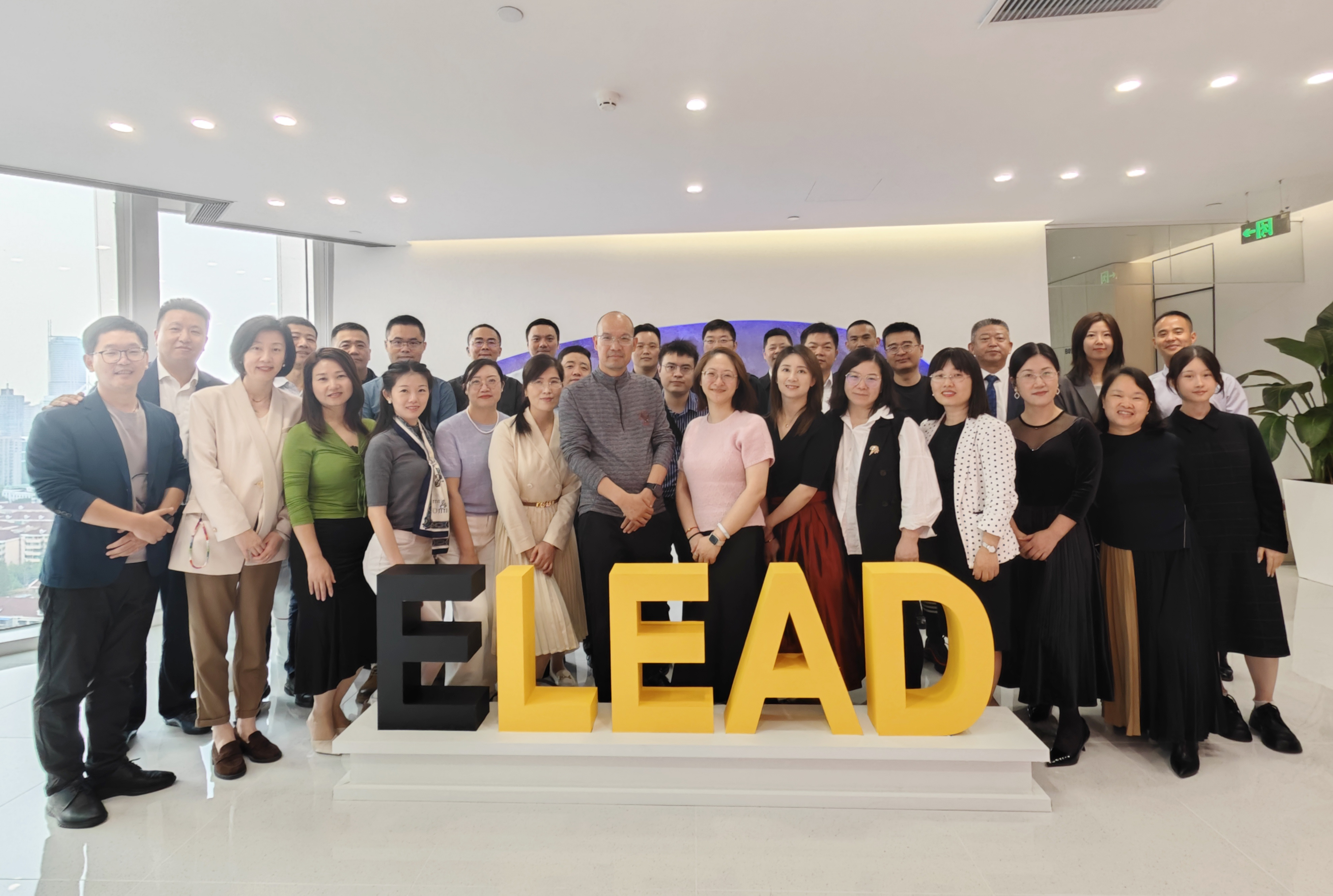走进企业——复旦大学EMBA23级师生参观易立德 走进企业——复旦大学EMBA23级师生参观易立德