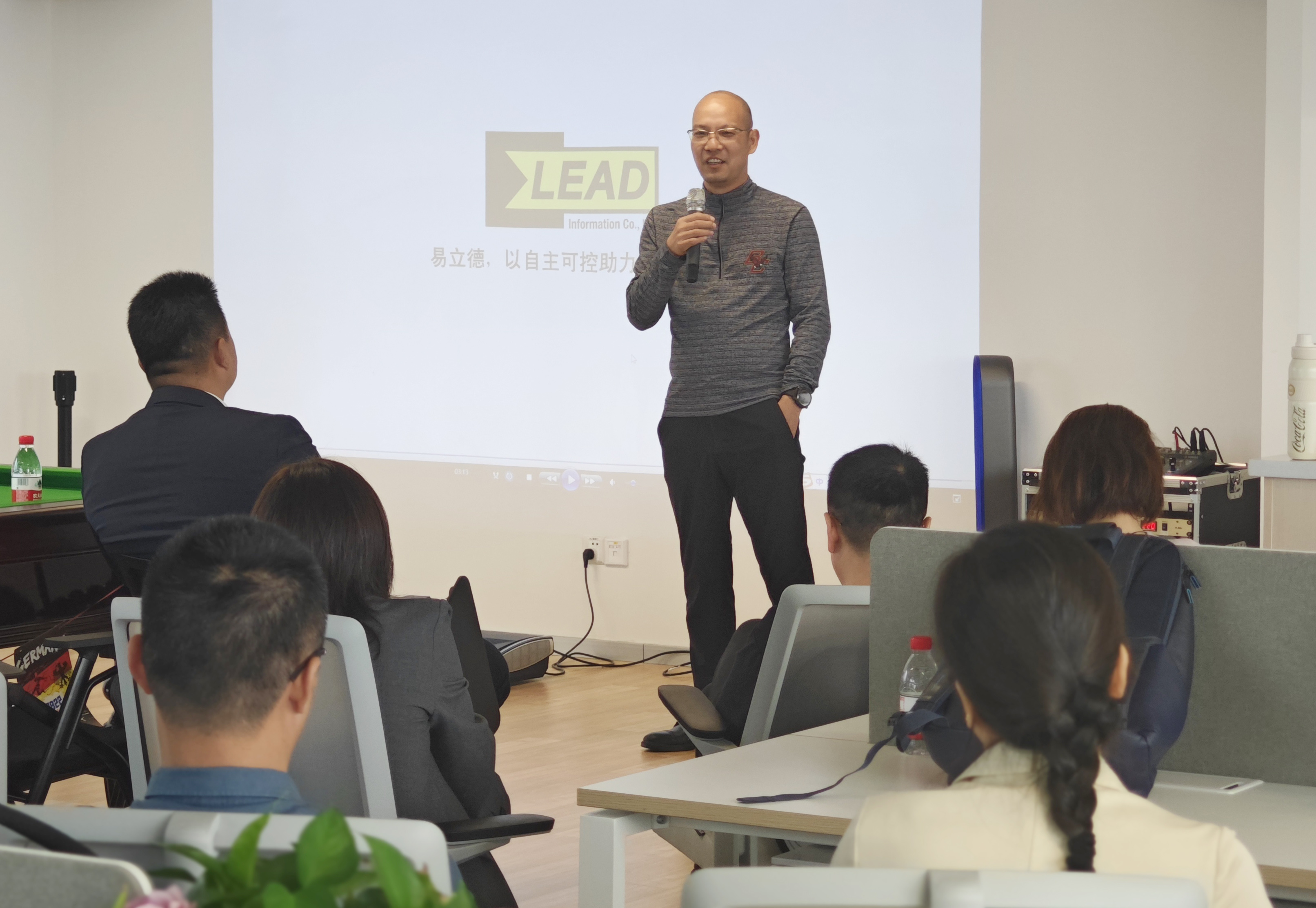走进企业——复旦大学EMBA23级师生参观易立德 走进企业——复旦大学EMBA23级师生参观易立德
