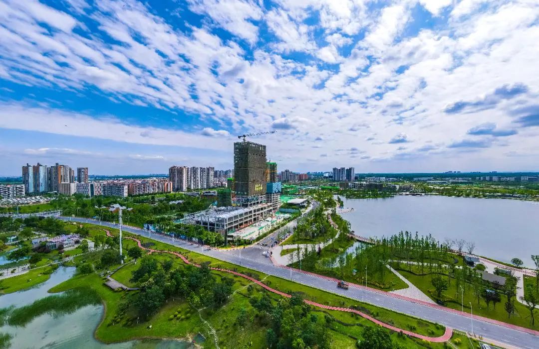 四川省成都市郫都区副区长一行莅临易立德参观考察 四川省成都市郫都区副区长一行莅临易立德参观考察